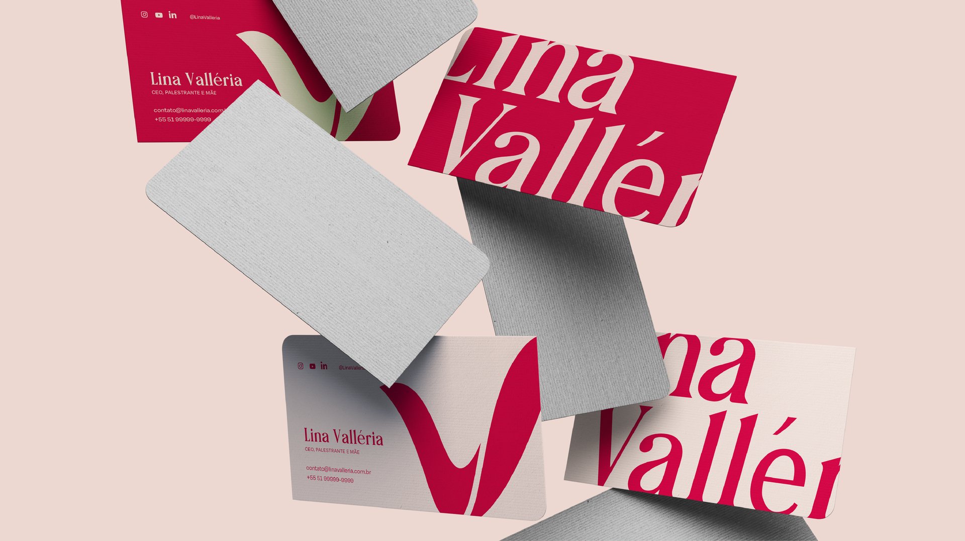 Cartões de visita com o logotipo da marca Lina Valléria
